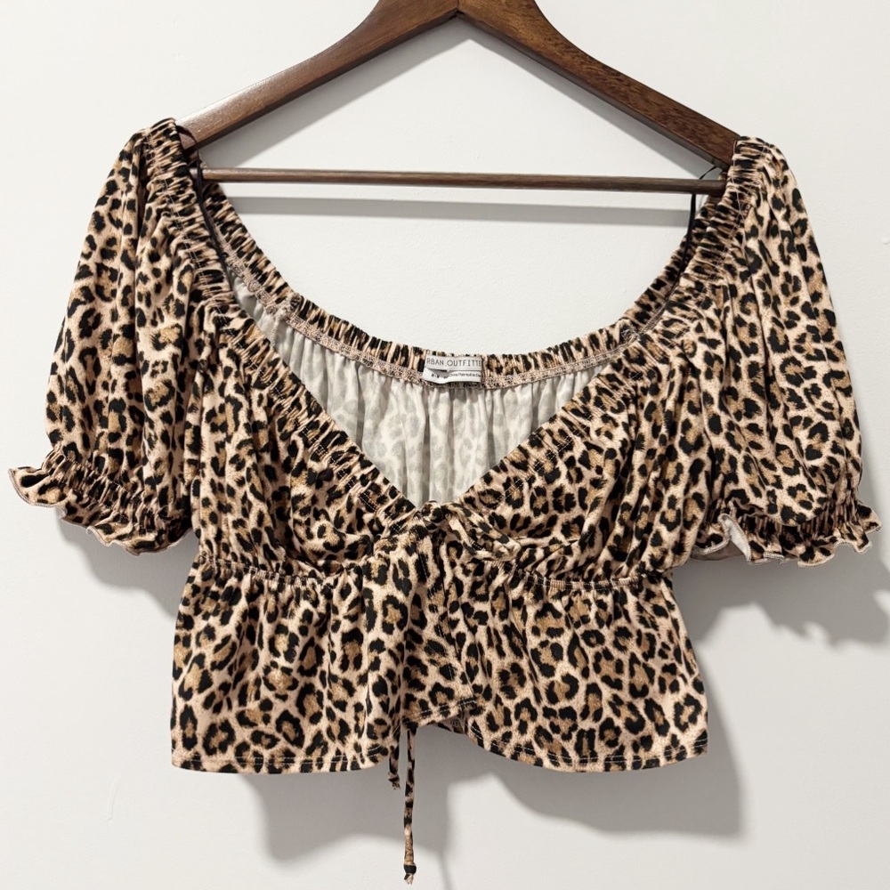 Urban Outfitters Happy Puff Sleeve Leopard Print Crop‎ Top Womens Size Medium